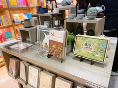 -新华里咖啡书吧(新华书店小寨店)