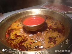 罗宋汤鸳鸯锅-哥老官重庆美蛙鱼头(宝山龙湖店)