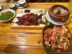 -老滇山寨•云南特色菜•地方菜•民族风情歌舞表演(金碧店)