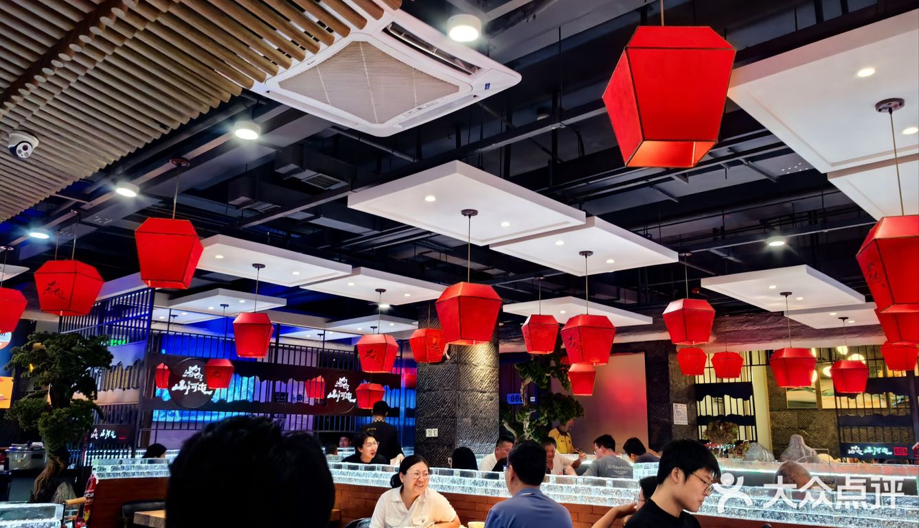 性价比高：这家餐厅的菜品量非常大，性价比极高