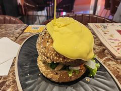 瀑布芝士牛肉汉堡-Let'sBURGERplus·非常创意汉堡(三里屯店)