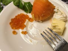 烟熏三文鱼配鱼子酱-Stolovaya 57