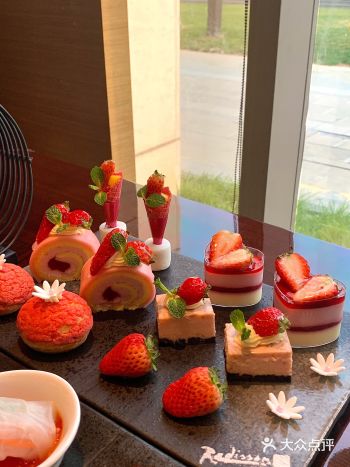 郑州天地丽笙“莓”好时光下午茶