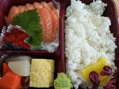 三文鱼鱼子定食-定食Doraya(骆克道店)