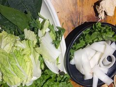 -老牌坊云南鱼豆花火锅(爱建店)