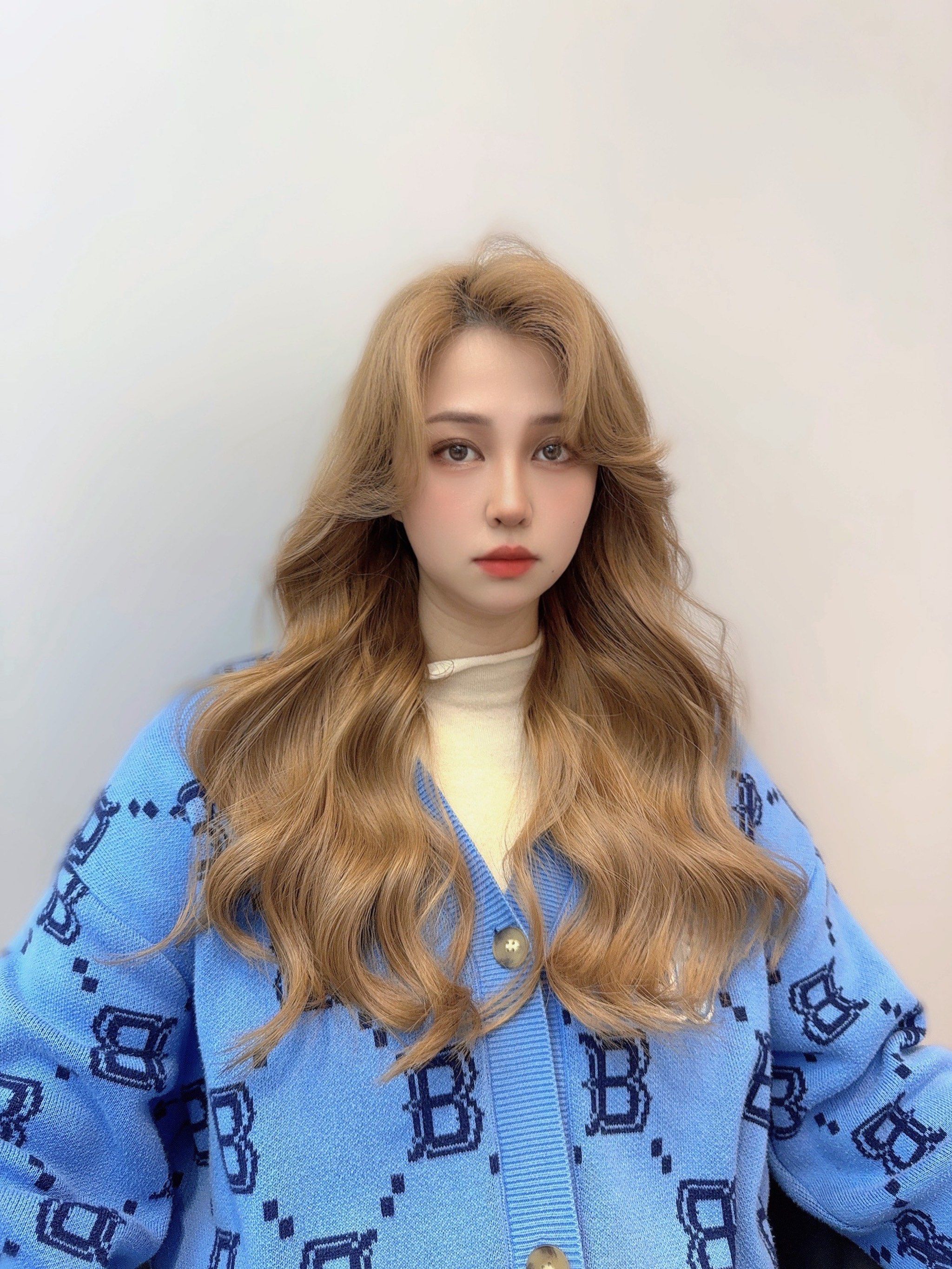 浅亚麻色