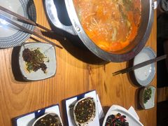 -野山舂·贵州现舂酸汤火锅(鸿通城店)