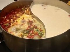 藤椒酸菜无骨鸡胡椒猪肚鸡双拼-捞王锅物料理(金城路店)