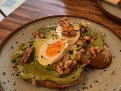 牛油果煮蛋吐司-RAC BAR(安福路店)