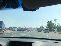 -辽河服务区-停车场