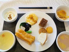 -乌兰湖畔草坪轻奢营地