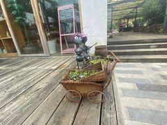 -田园东方蜜桃村的田野营地