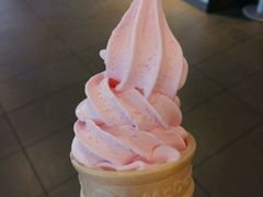 桃花甜筒-麦当劳(杭州西湖银泰百货店)