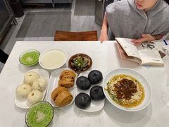 -李与白包子铺(桐梓林店)