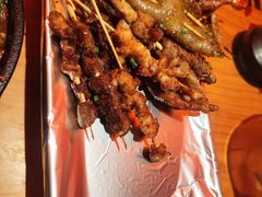 -何师烧烤·小龙虾·江湖川菜·精酿啤酒(中铁西城店)