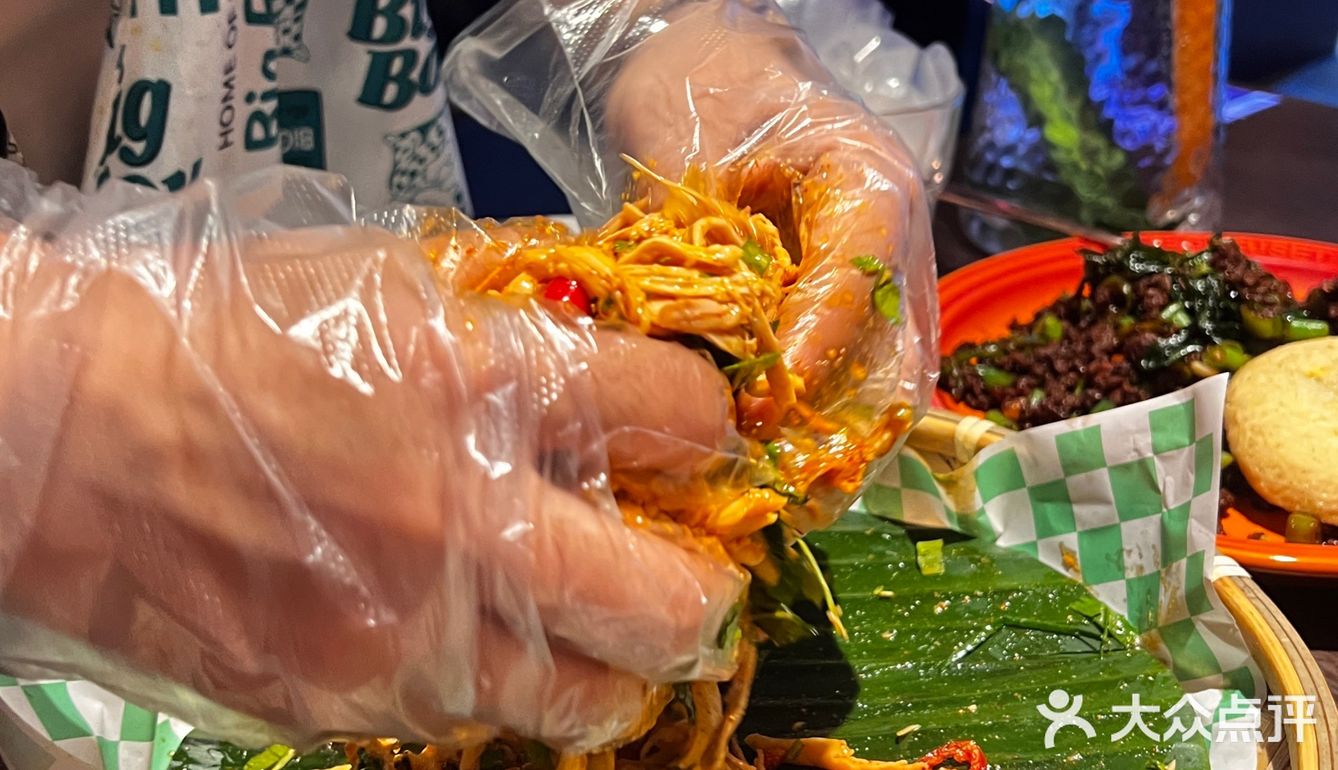 如果就餐的人数多,可以建议点一个这样的拼盘