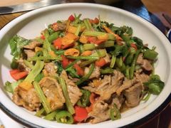 -挂旗柴锅鸡(蚌山区嘉年华店)