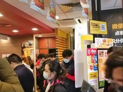 等位区-麦当劳(金平路站店)