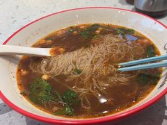 -小杨生煎(金山百联购物中心3楼店)