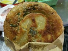 葱油饼-广慈小吃铺沪味佳饭堂