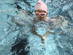 -梦翔龙湖滟澜山游泳俱乐部