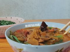 酸菜肉丝米线-越洋肖氏老米线(杨家坪店)
