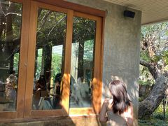 -Chom Cafe and Restaurant