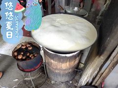 大锅正在煮豆浆-云南大锅豆浆店