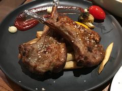 烤羊排-阿里家·新疆烤肉酒場 by MIG