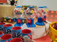 -m豆巧克力世界(上海世茂广场店)