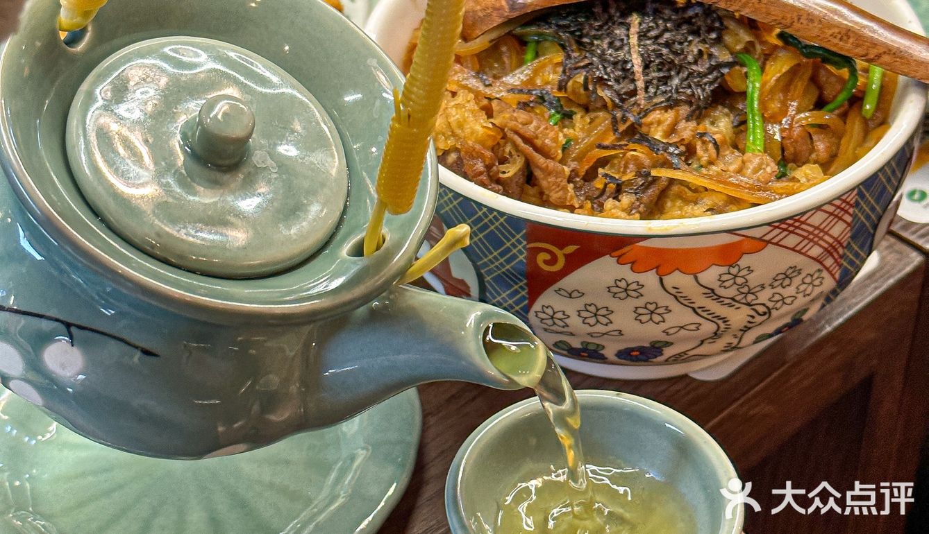 他家鹅肝特别香 料汁用的也不重 天妇罗炸虾的面衣好脆！