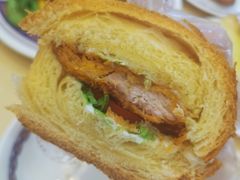 吉列猪扒牛角包-传屋记茶餐厅(世纪年华店)
