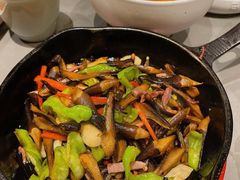 皱皮椒炒黑鸡枞菌-云海肴·汽锅鸡·云南菜(高德置地店)
