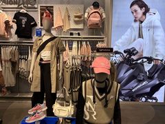 -百年港湾奥特莱斯(香炉礁店)