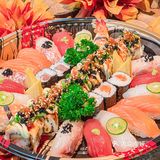 夏日能吃到的寿司大拼，野营必备拍照好美！