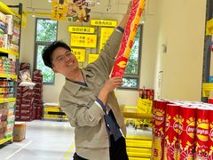 -咻啵翔翔零食基地(万达广场店)