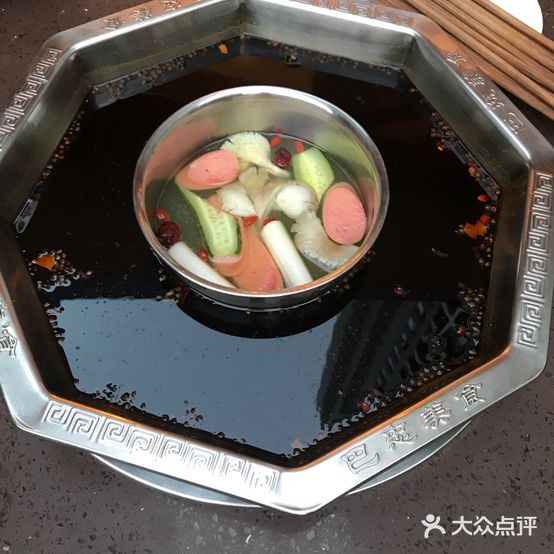巴忠美食城(滨江店)
