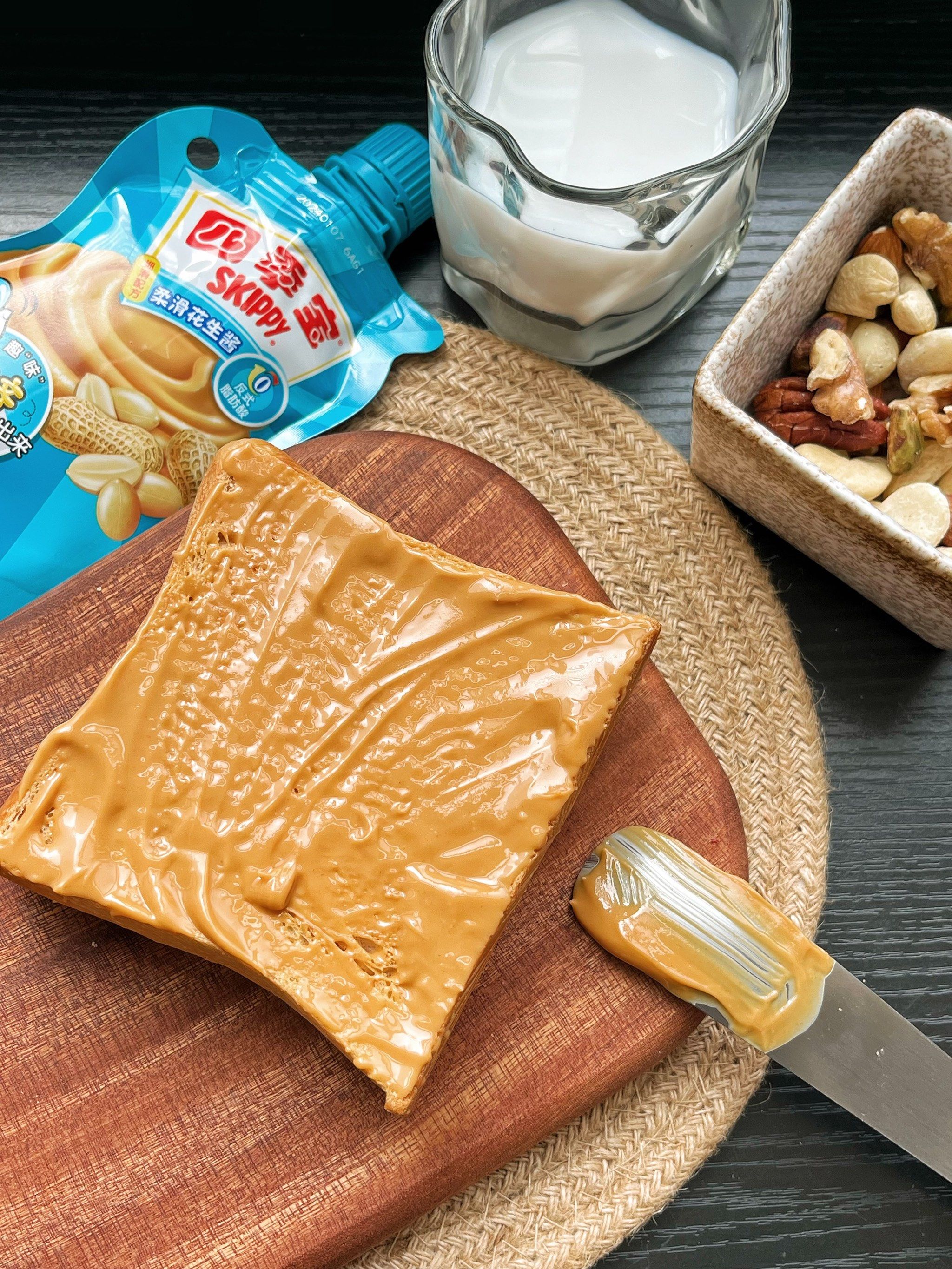 吐司配花生酱真的吼吼吃!