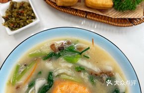 Fujian Rice Noodle Soup with Fried Dough Sticks