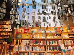 -猫的天空之城概念书店(杭州南宋御街店)