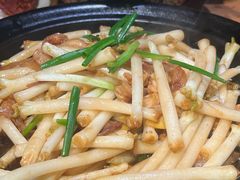 -帅巴人舅母子腊蹄民俗村