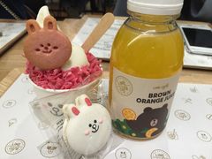 -LINE FRIENDS Garosu-gil Flagship Store