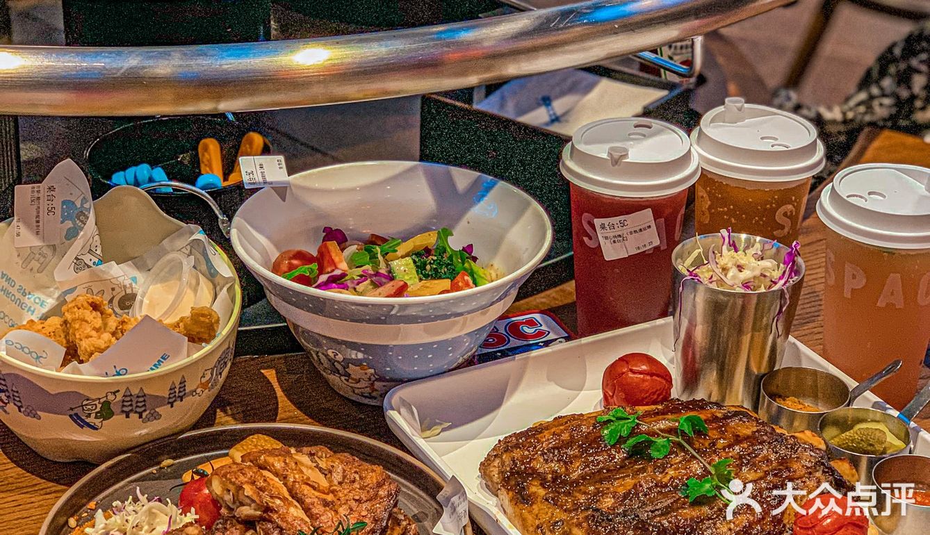 满满科技感｜打卡酷炫网红失重餐厅