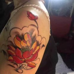 彩绘 莲花-游刃刺青TATTOO纹身工作室