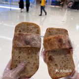 在SM吃面包被人盯了一路……