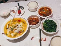-渝是乎酸菜鱼·川渝小炒(新世界百货望京店)