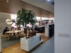 -杭州中沃沃尔沃4S店(滨江区店)