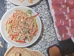 -老牌坊云南鱼豆花火锅(哈西万达店)