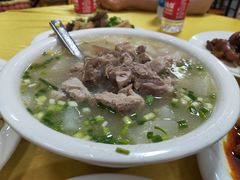 萝卜炖肘子-荣生萝卜汤饭店