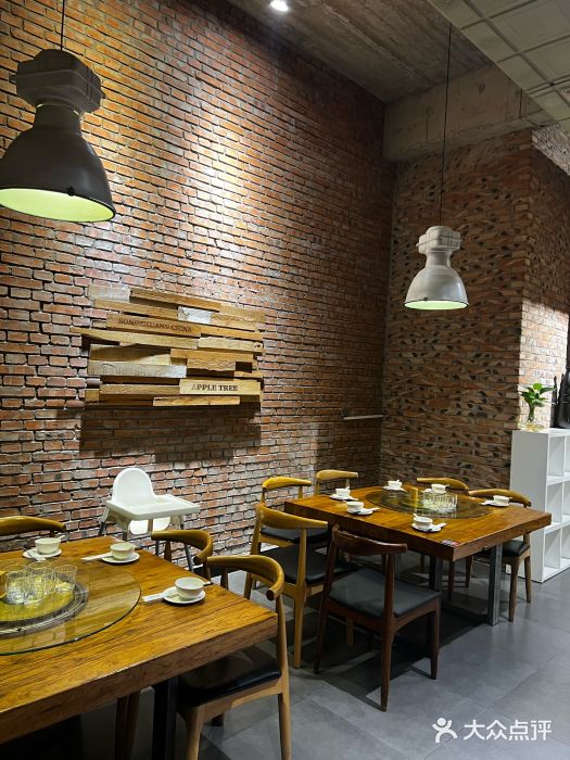 苹果树下艺术餐厅(宋庄店)图片